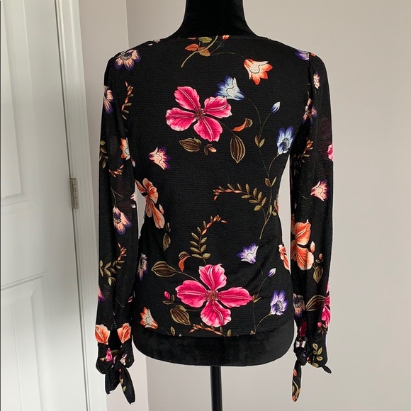 Cute floral Express Top - Picture 6 of 7